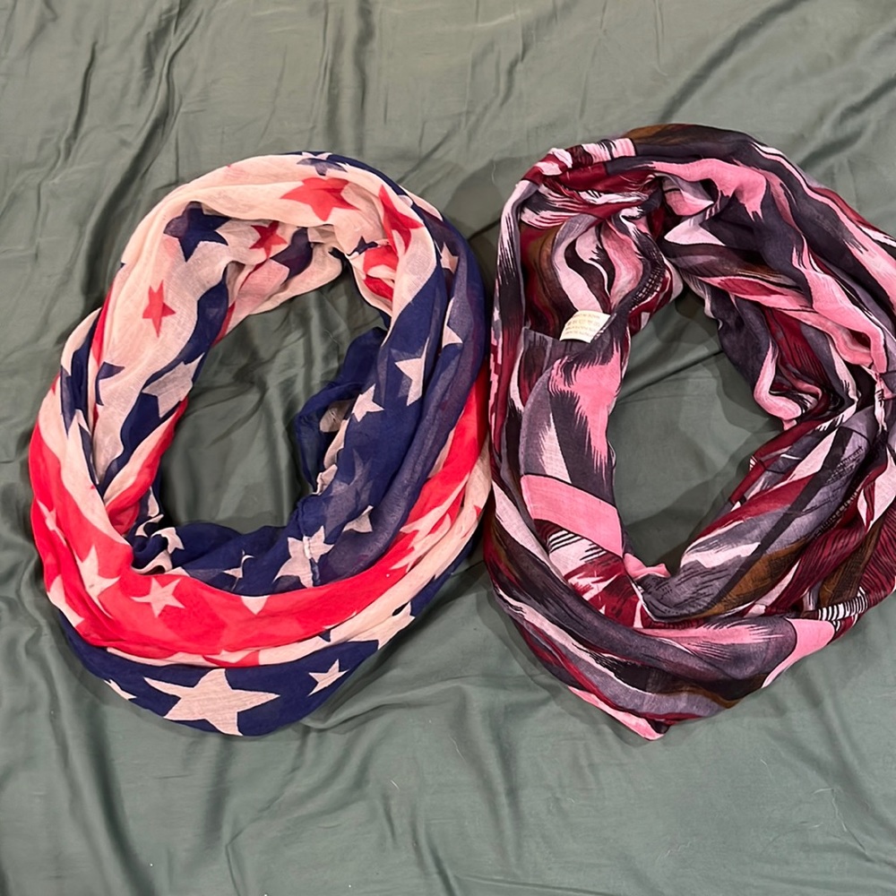 Set of 2 women’s scarfs
